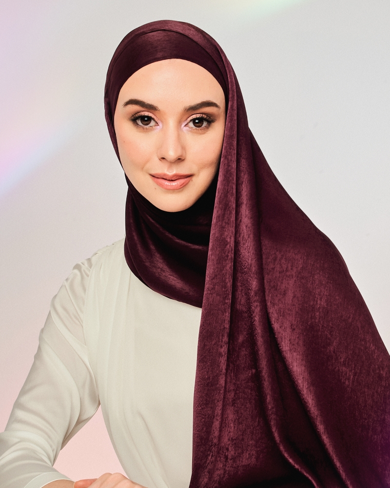 asha_satin_shawl_-_burgundy_5