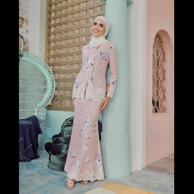 SIPO LAVISH LEBARAN 2024 KEBAYA MODEN WOMAN KABAYA DRESS PINKY