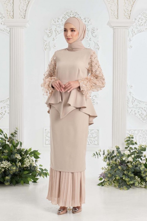 Evelina Kurung in Champagne (2)