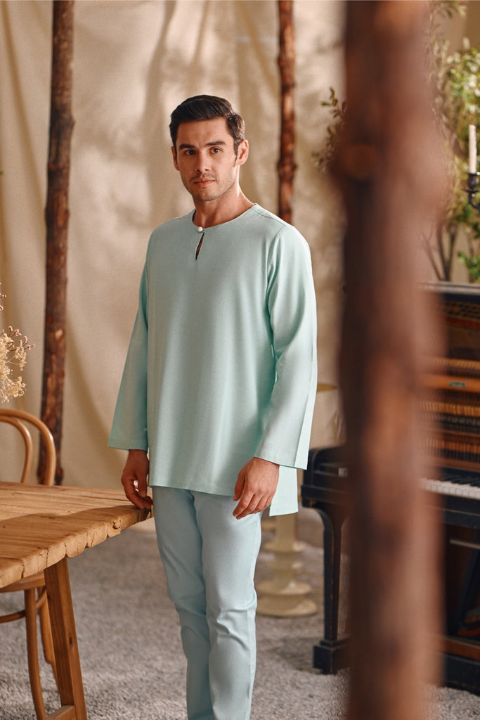 SIPO Wholesale Malaysia Men's Kurta with Modern Keyhole Neckline