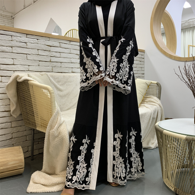European And American Muslim Women's Fashion Mesh Stitching Embroidery Loose Lace Cardigan Robe