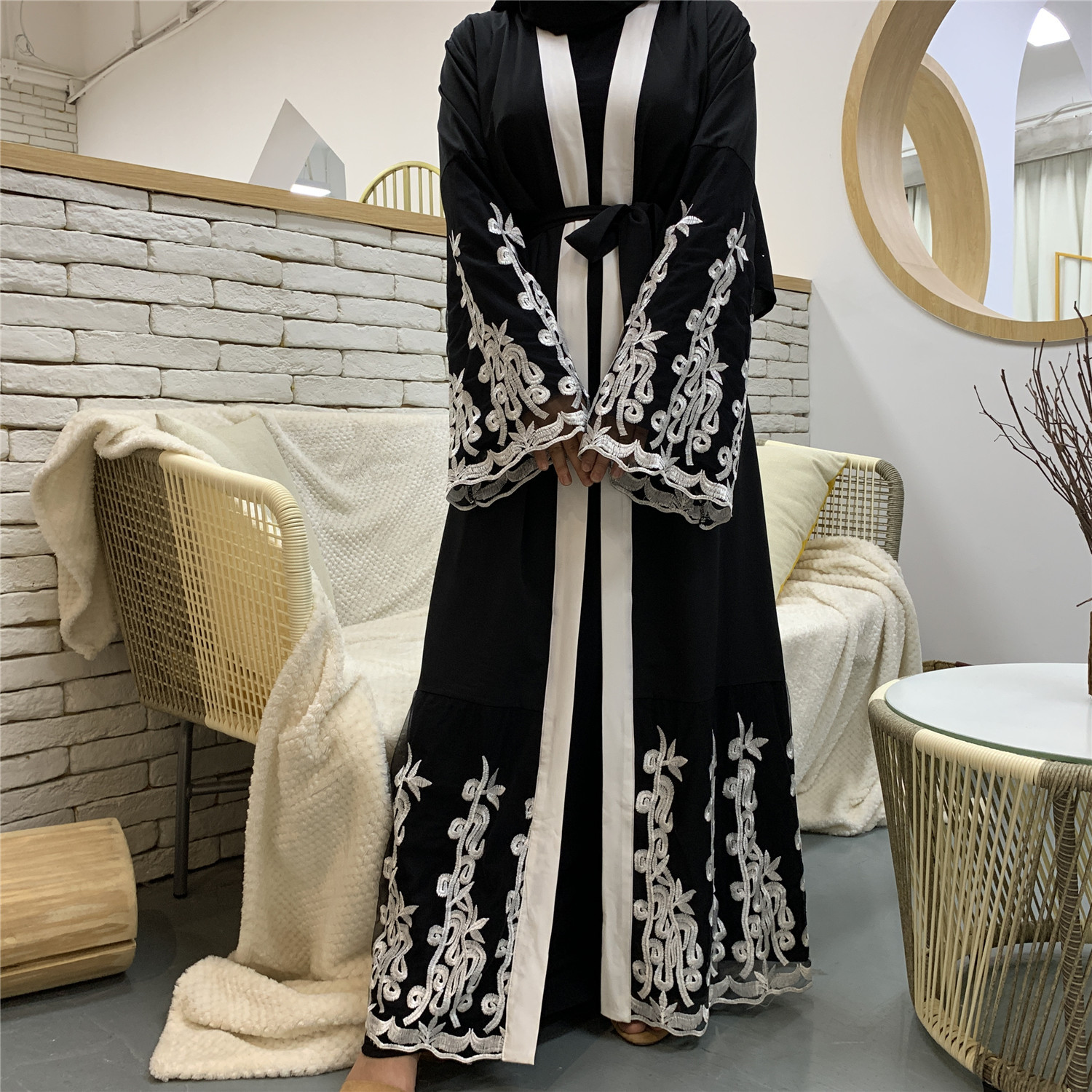 European And American Muslim Women's Fashion Mesh Stitching Embroidery Loose Lace Cardigan Robe