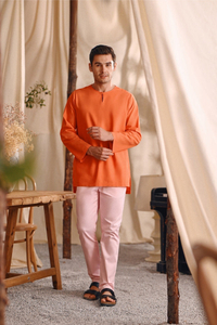 SIPO New Design Elegant Men's Kurta with Key-Hole Neckline And Button Accents Men Kurta Set