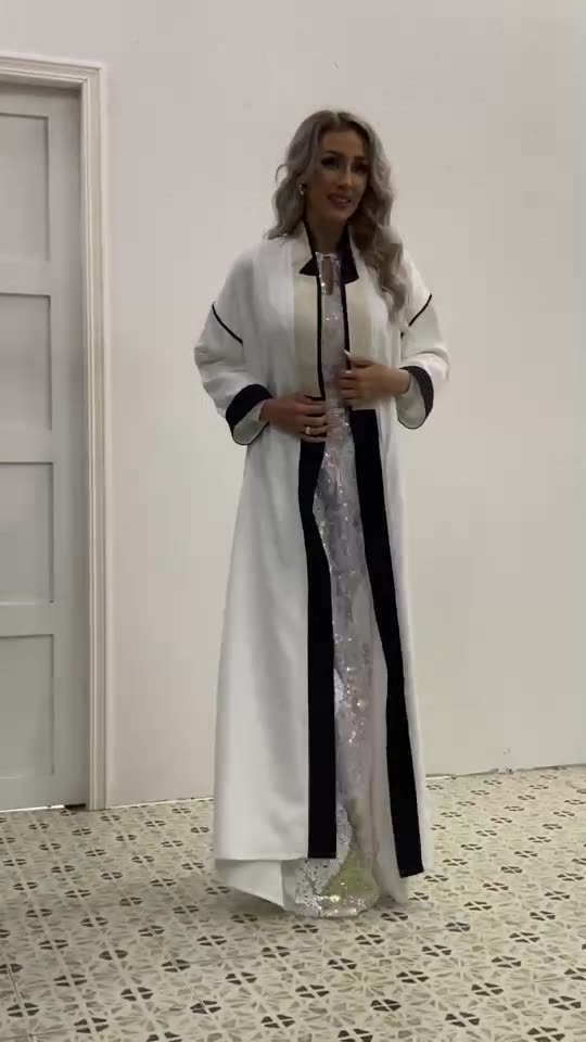 2022 Muslim New Southeast Asian Simple And Elegant Black And White Stitching Long-sleeved Muslim Conservative Jacket Abaya