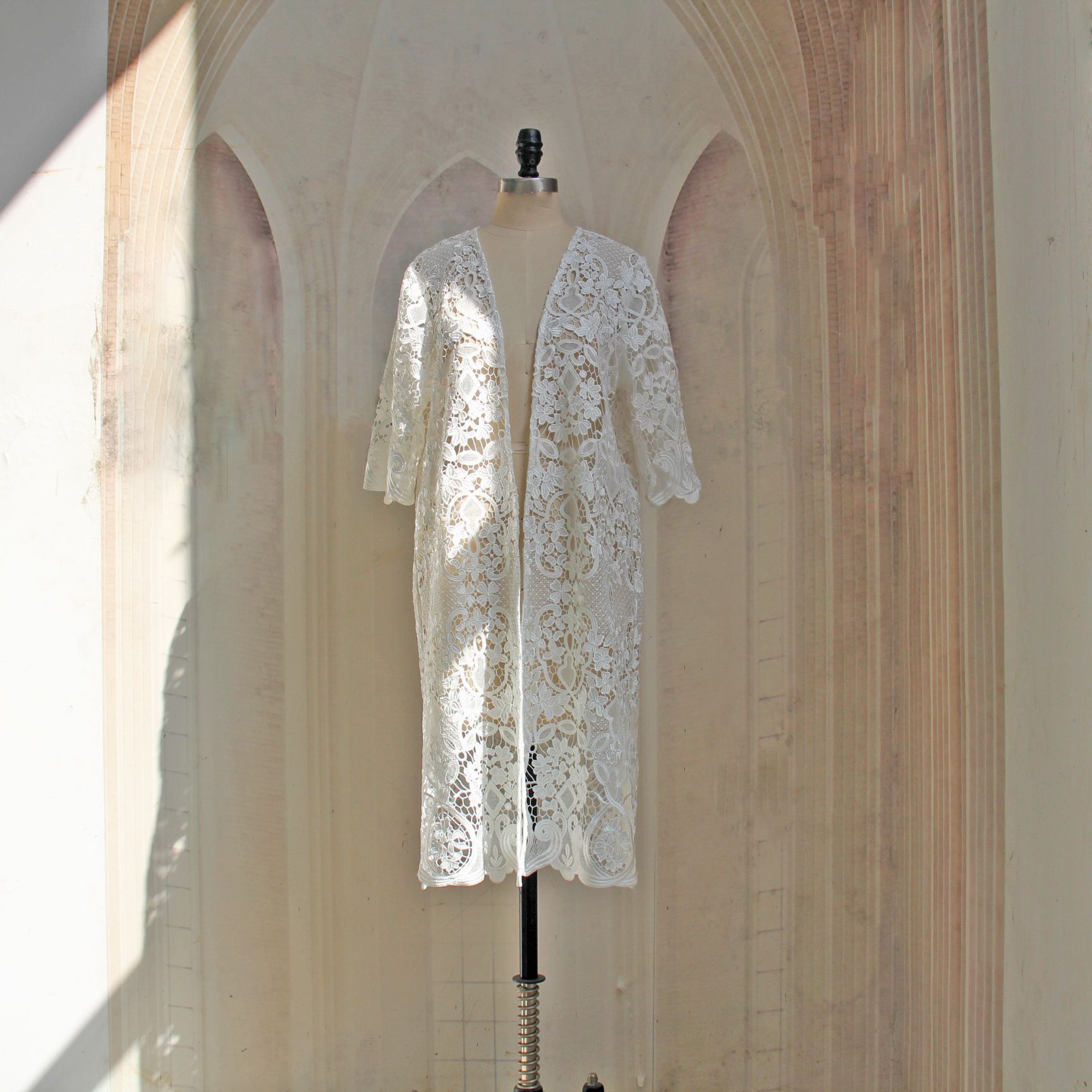 2022 Muslim white heavy industry lace embroidery long sleeve hollow out lace summer Arab women's Robe