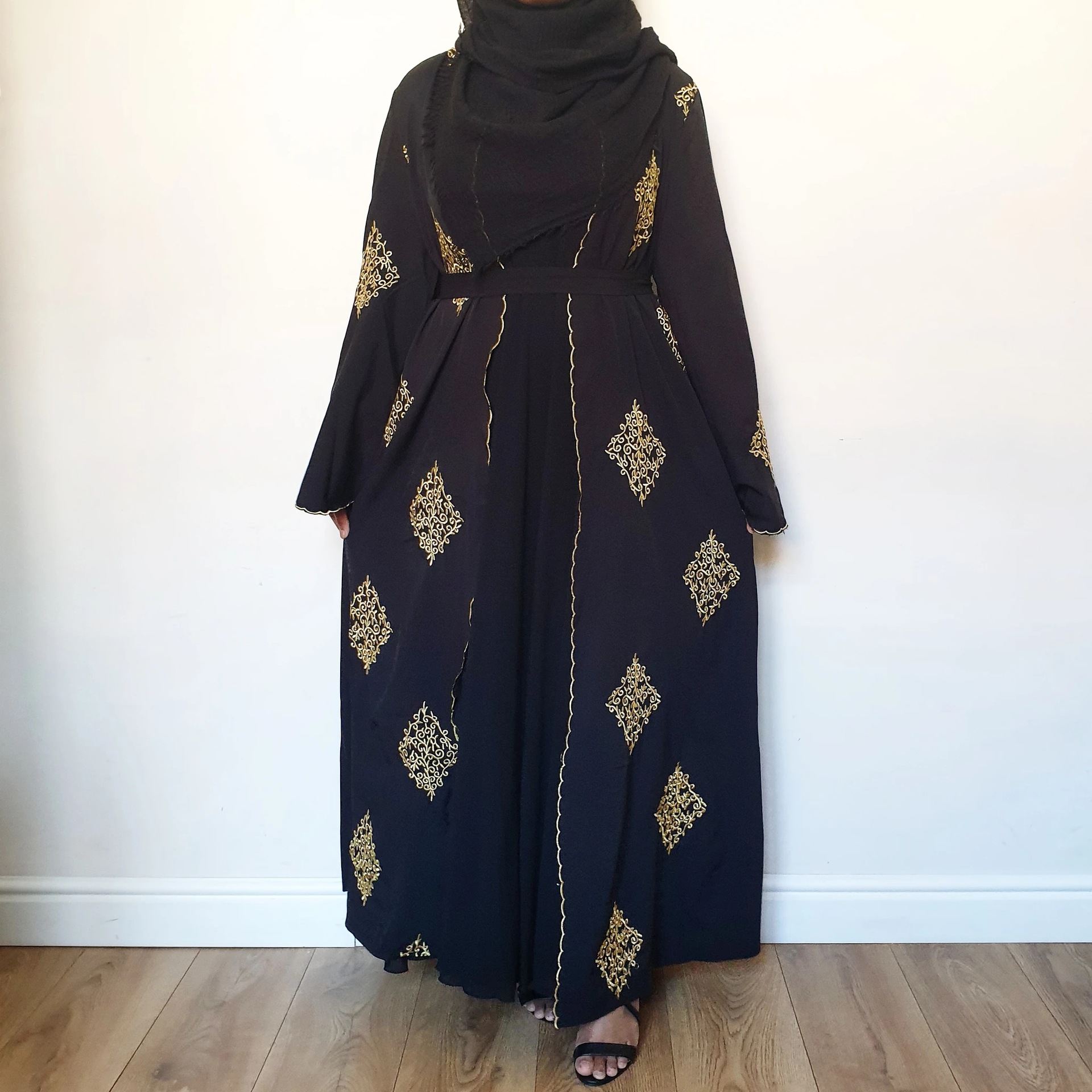 2022 Cross-border Hot Style Women's Gold Thread Positioning Heavy Industry Embroidery Cardigan Dubai Robe Kimono 