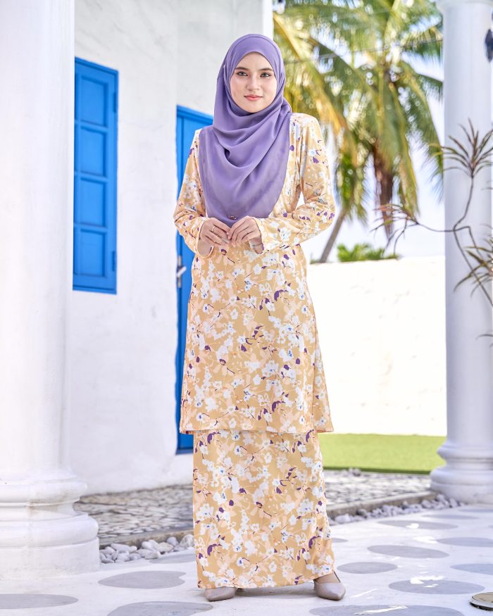 KURUNG-LAURA-CANARY-LILIAGO-1-700x875