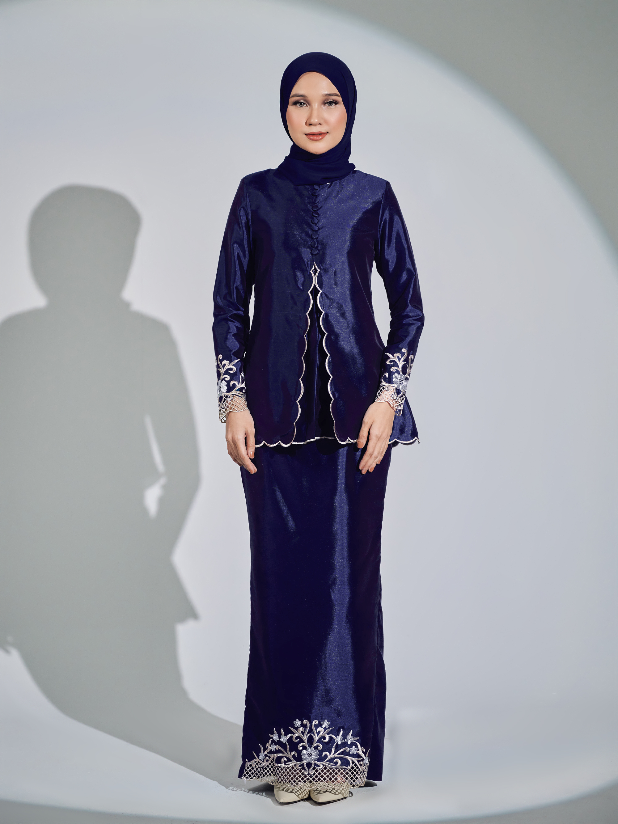 SIPO Fresh Arrival Muslim Baju Kurung with Beauty Floral Embroidery High Quality Colorful Baju Kurung