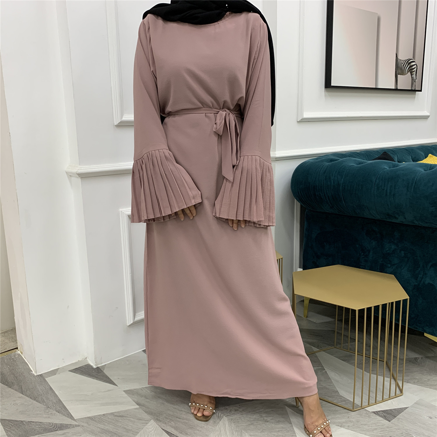 Middle Eastern Fashion Muslim Women's Large Size Round Neck Slim Pleated Sleeve Dress