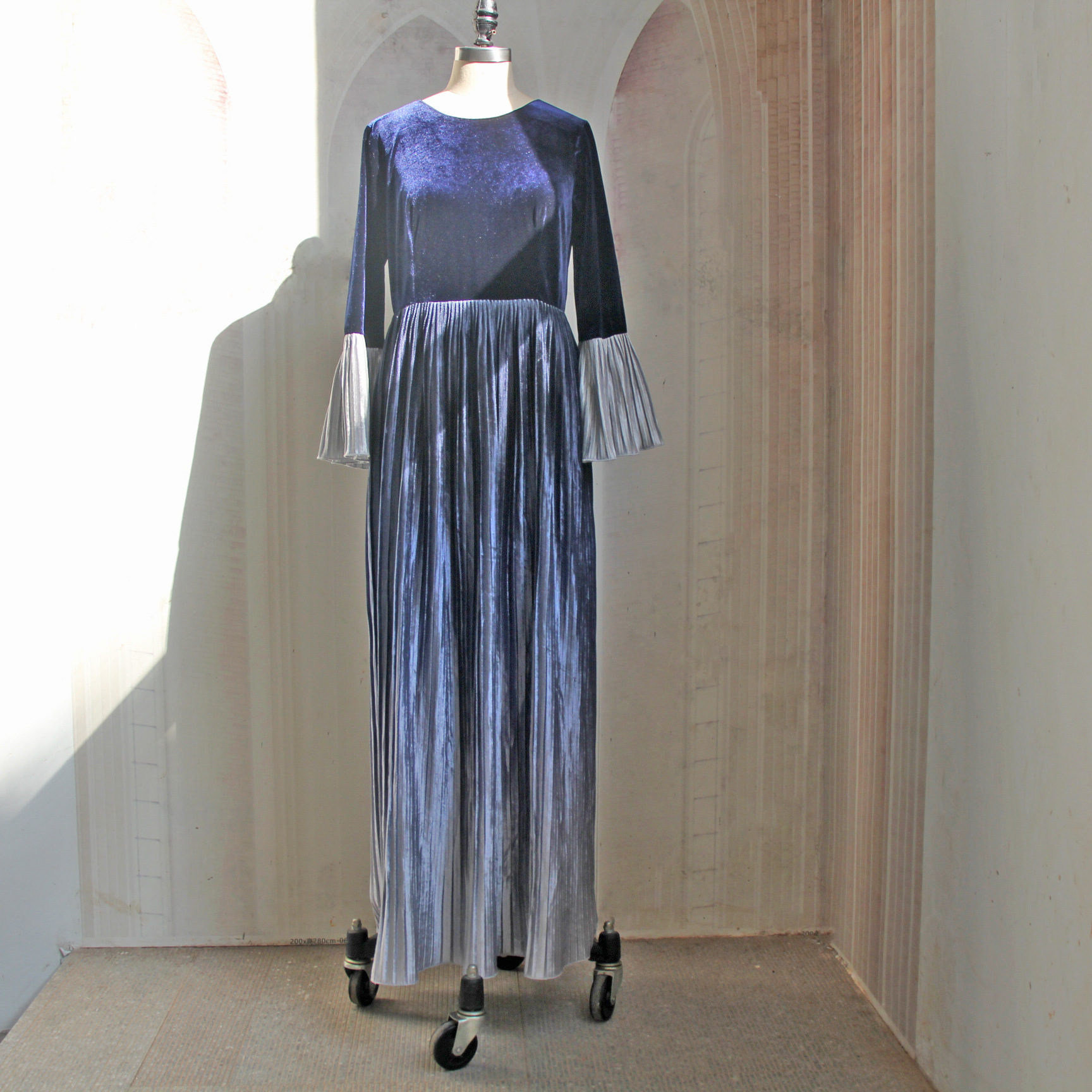 2022 Muslim New Gradient Color Velvet Lining European And American Dubai Elegant Spring Dress