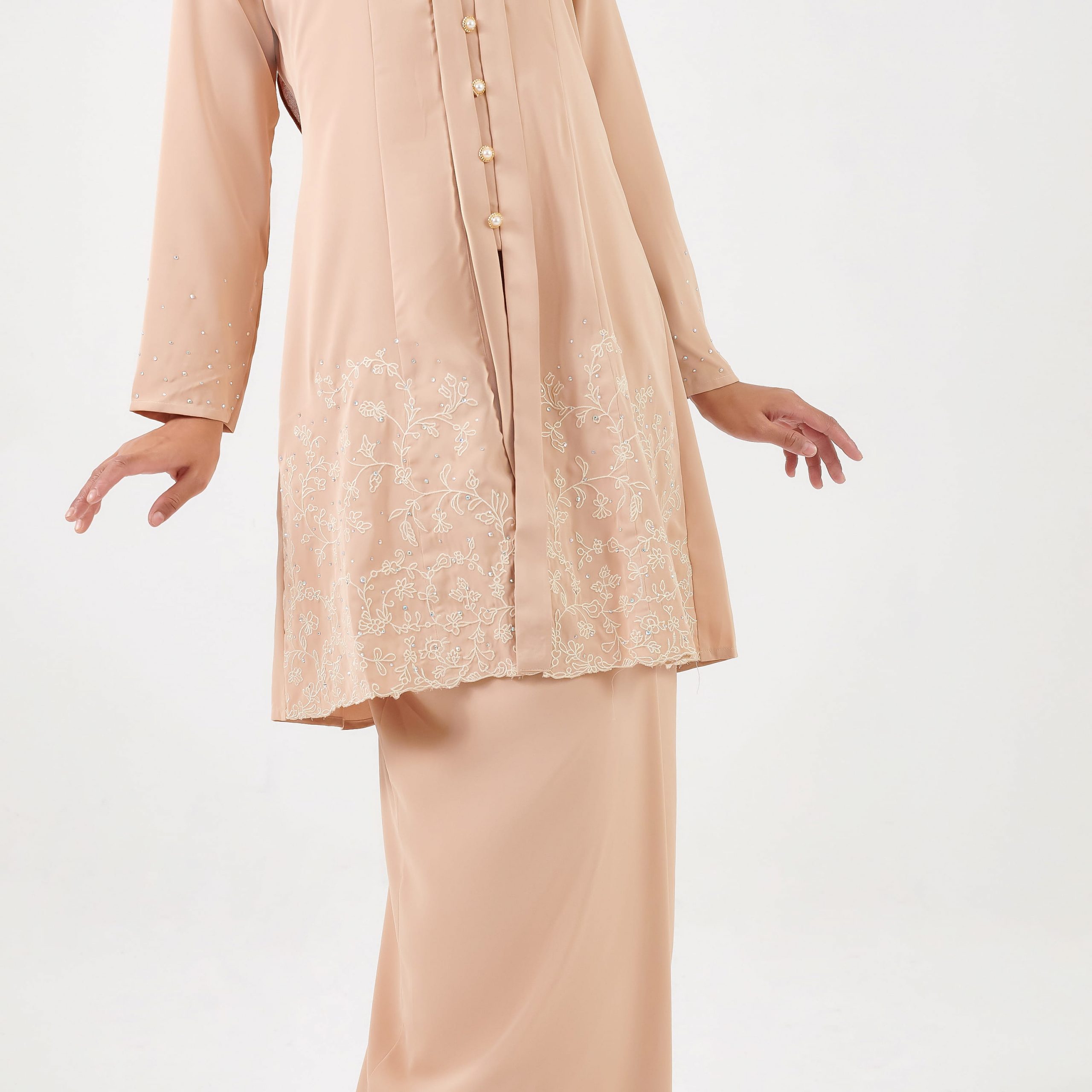 Gene-Martion-Lyla-Kurung-Kebaya-RA8045SU-18-Ivory-Cream-5-scaled