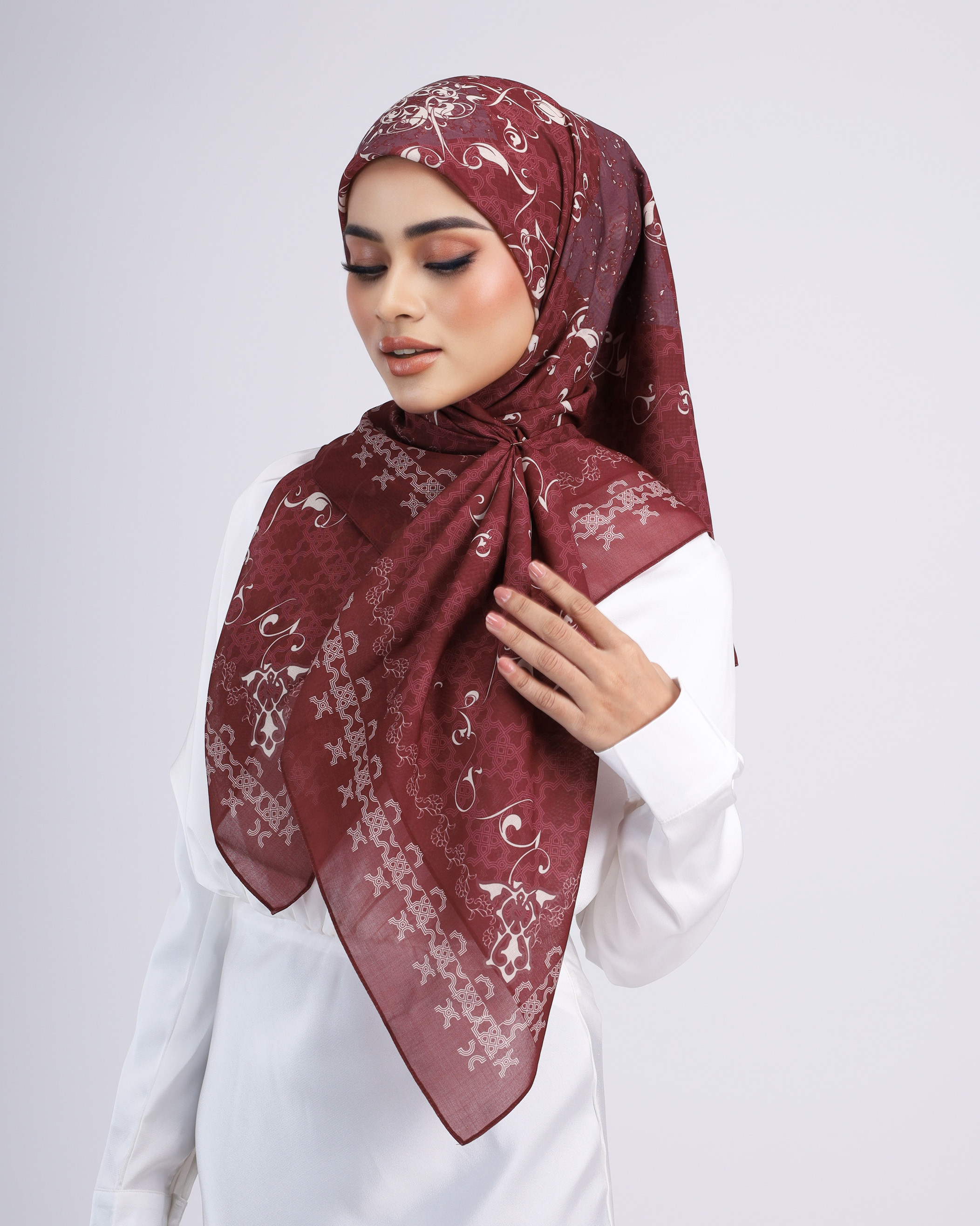 SIPO Malaysia Wholesale Square Bidang 45 Printed Cotton Scarf Supplier Tudung Bawal Cotton Silk Printed Hijab Luxurious Square Scarf