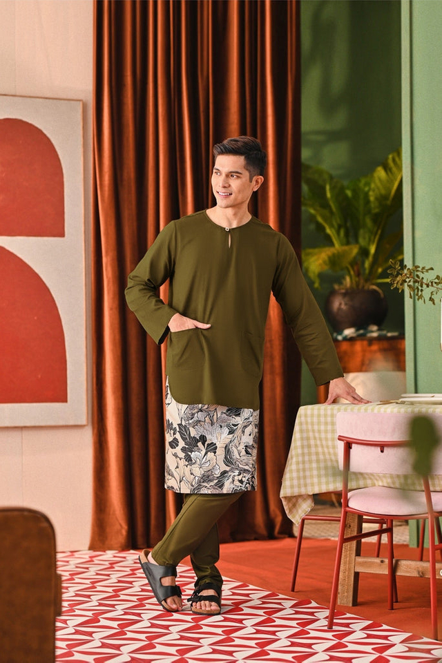 SIPO Elegant Men's Kurta with Key-Hole Neckline and Signature Button Detail