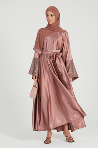 SIPO 2024 Latest Traditional Muslim Luxury Satin Closed Abaya with Embellished Lace Cuffs 